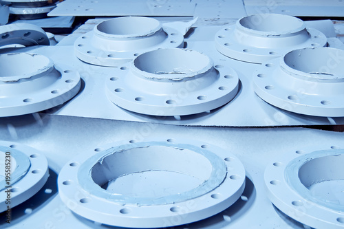 Flanges, pipe connections, plugs