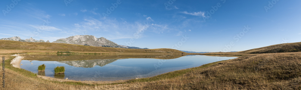 Vrazje jezero mirror landscape