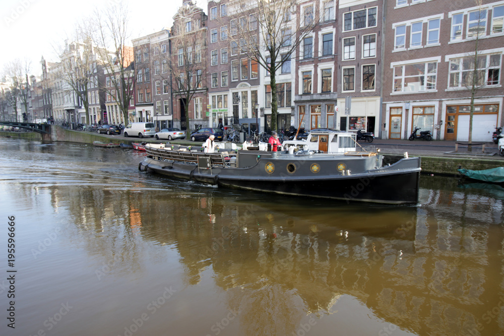 Naklejka premium Amsterdam - Canaux et ruelles