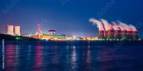 Ночной вид Нововоронежскую атомную электростанцию