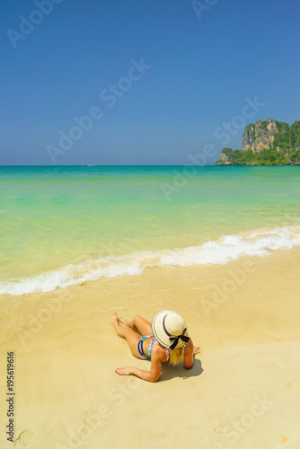 Fototapeta Naklejka Na Ścianę i Meble -  woman resting at the  tropical Thailand Railay beach