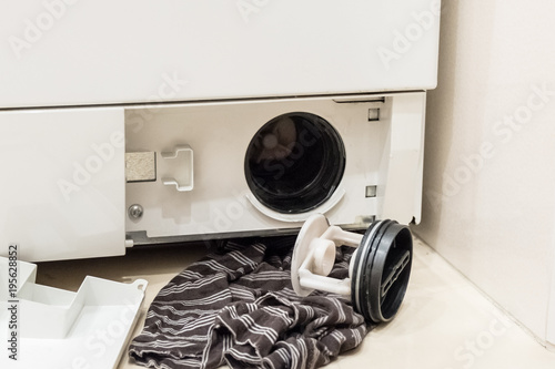 Open filter cover of washing machine