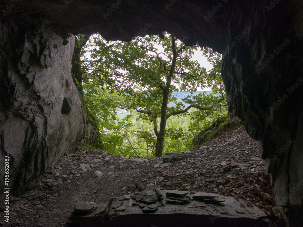 Schieferhöhle bei Trittenheim an der Mosel Schieferhöhle bei Trittenheim an der Mosel