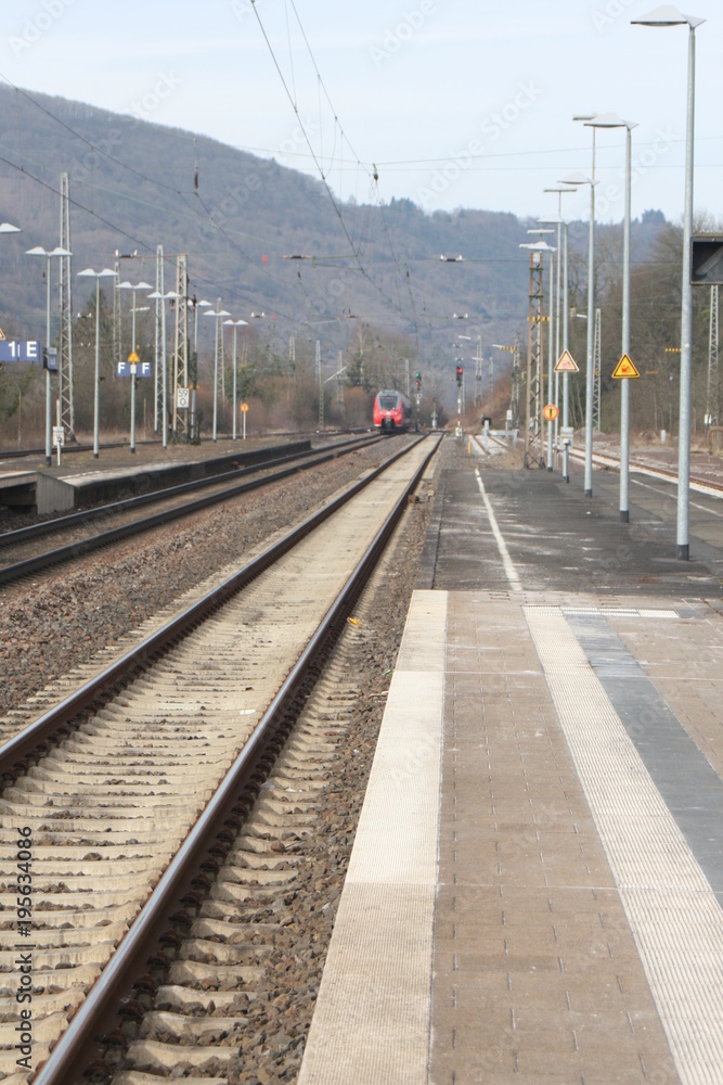 Bahnhof, Bahnsteig, Zug