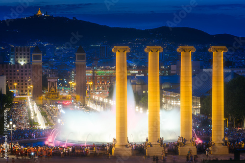 Canvas Print Night view of Magic Fountain in Barcelona