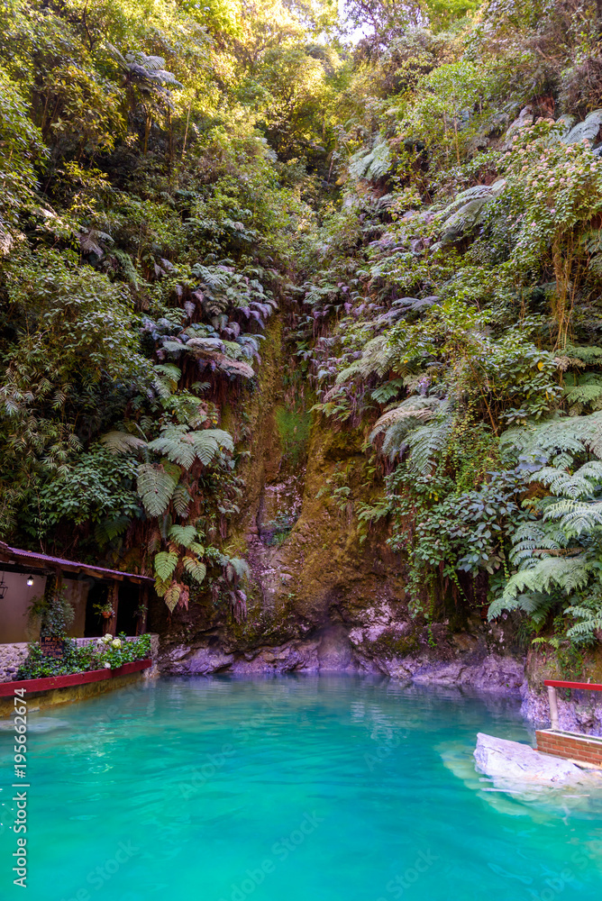 Foto de Natural pool of Fuentes Georginas - hot springs around Zunil ...