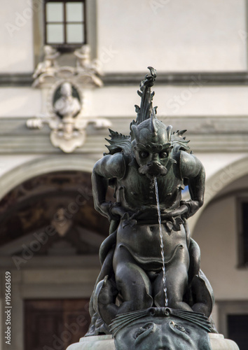 Italia, Toscana, Firenze, Piazza SS Annunziata, fontana in bronzo di Pietro Tacca 1629 photo