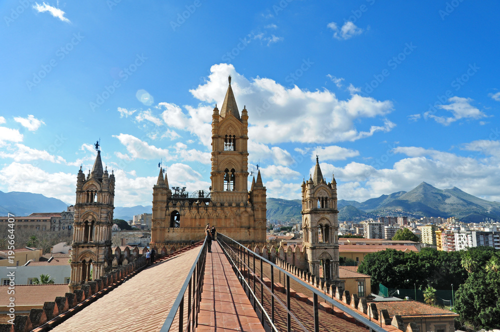 Naklejka premium Panorama di Palermo dai tetti della cattedrale - Sicilia