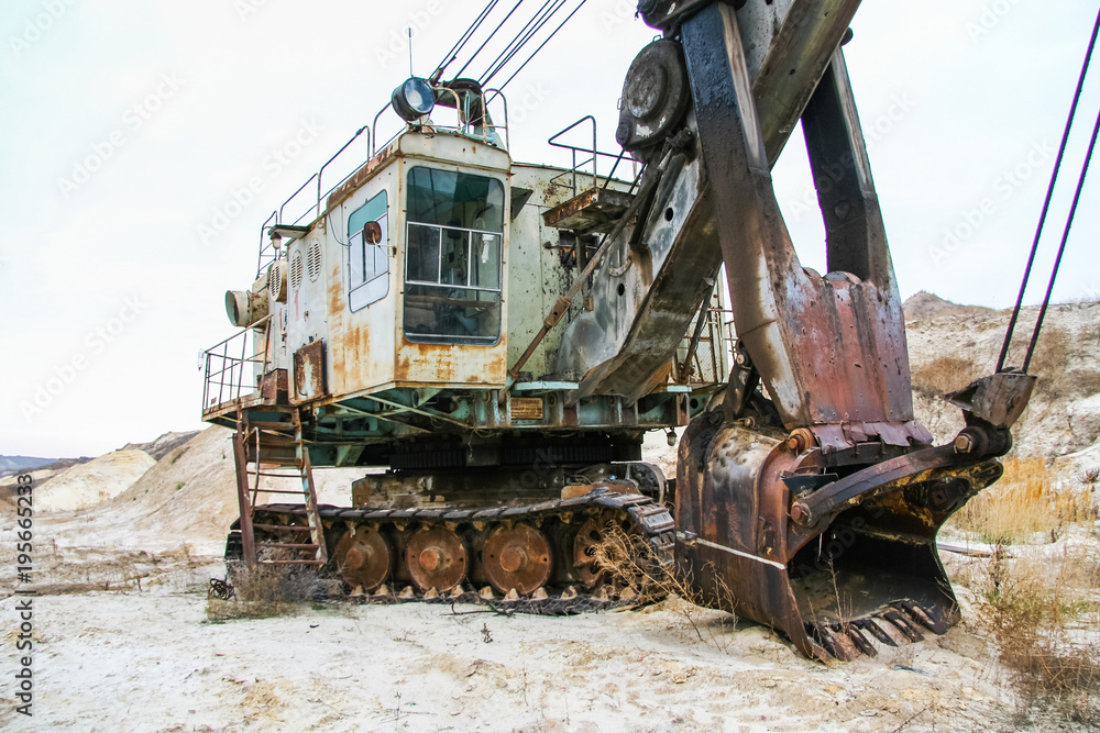 Fototapeta premium excavator caterpillar reverse mechanical shovel