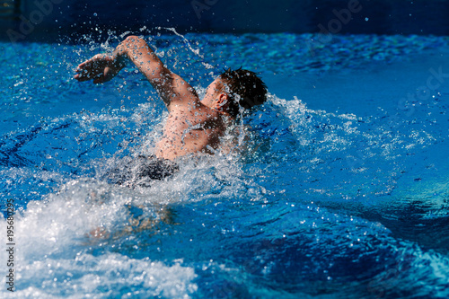A man beautifully swims © Евгений Федорцов