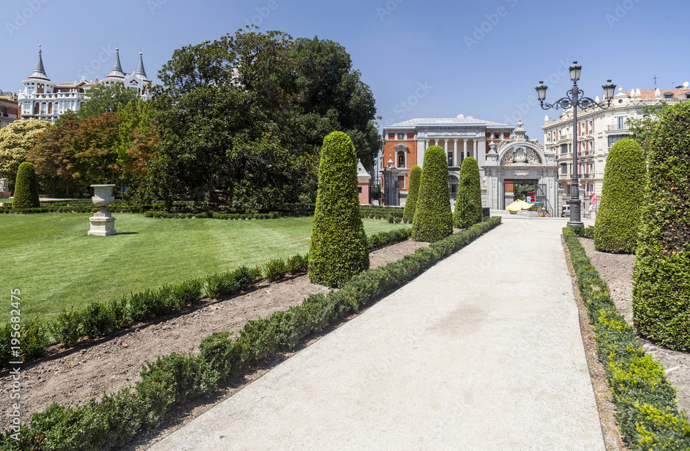 Obraz premium Gardens, Buen retiro park, largest public park in historic center of Madrid.Spain.