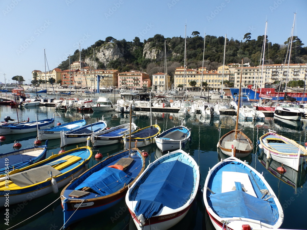 Pointus, bateaux de pêche au port Lympia de Nice