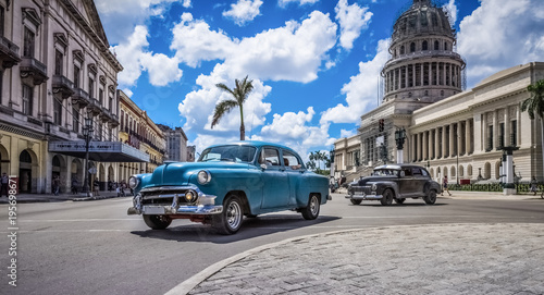 HDR - Blauer amerikanischer Oldtimer fährt am Capitolio durch Havanna Kuba - HDR - Serie Kuba Reportage photo