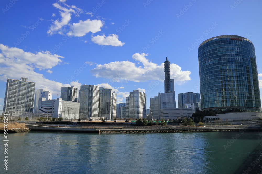 横浜の高層ビル風景