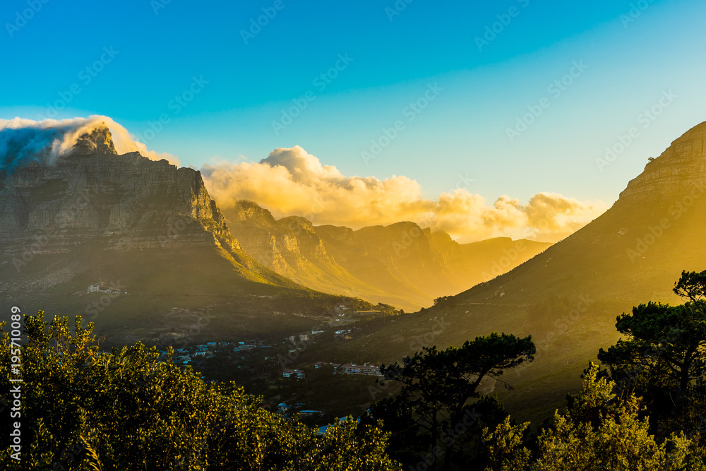 Obraz premium Table Mountain view in sunset time,Cape Town, South Africa