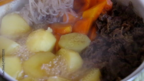 肉じゃが　家庭料理