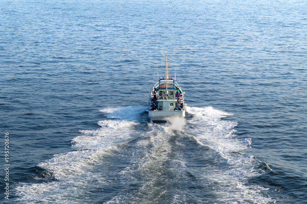 Naklejka premium 釣り船の出港