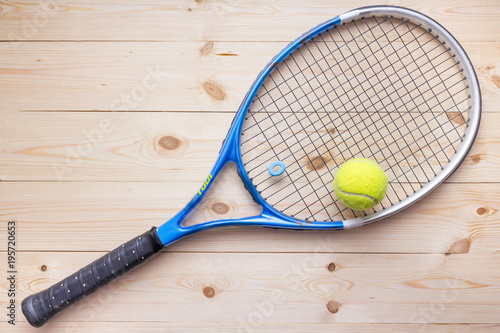 Tennis racket and ball on the wooden background top view © Станислав Сцепинский