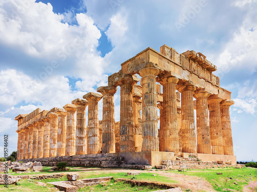 Φωτογραφία Doric temple of Hera in Selinunte at Sicily