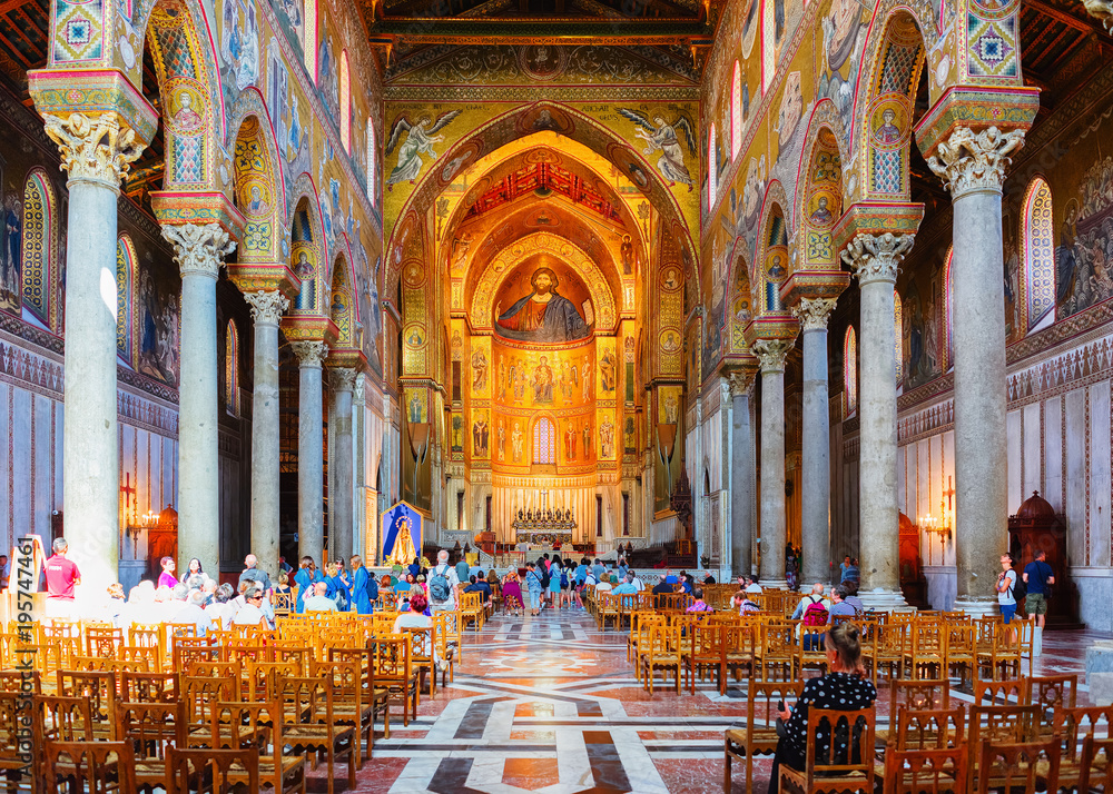 Φωτογραφία People in Monreale Cathedral Sicily