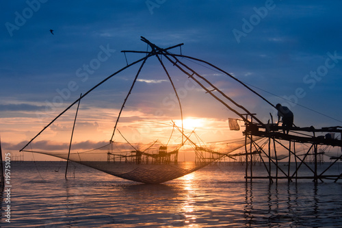 Fisherman using huge fishing equipment called 'Yor' in Phatthalung, southern Thailand © jumpscape