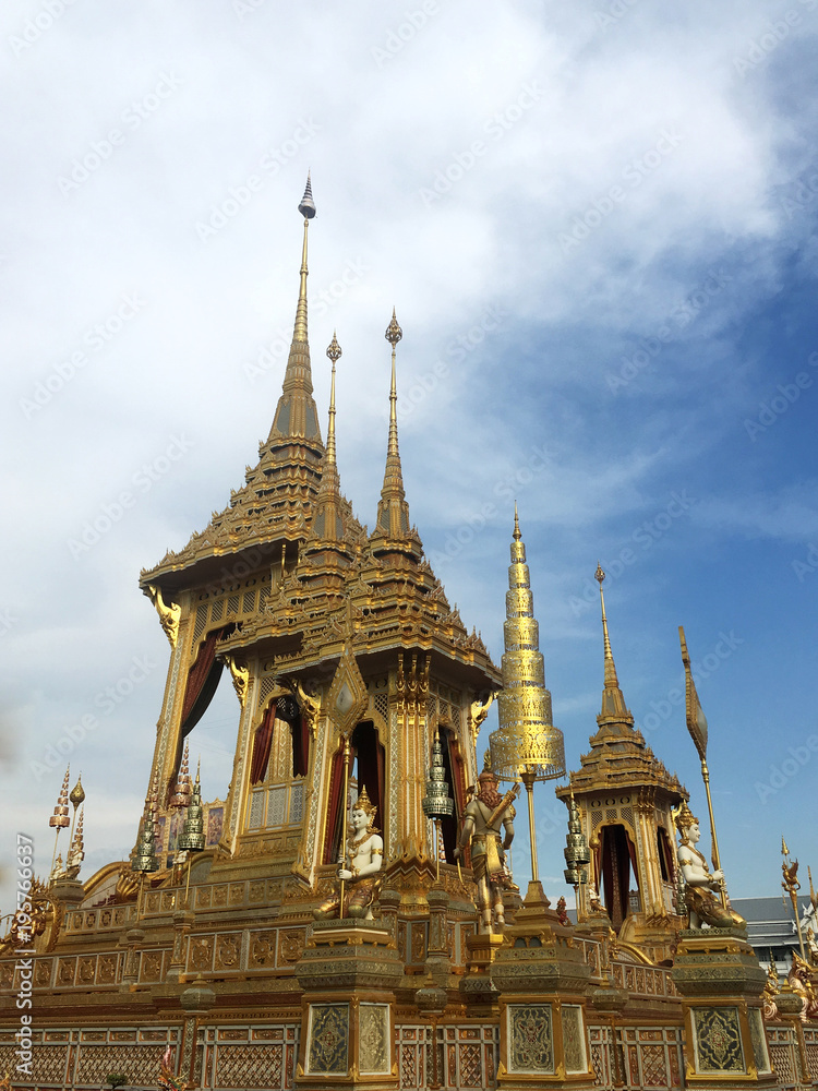 Fototapeta premium The goldren Merciful for King rama 9 - Thailand