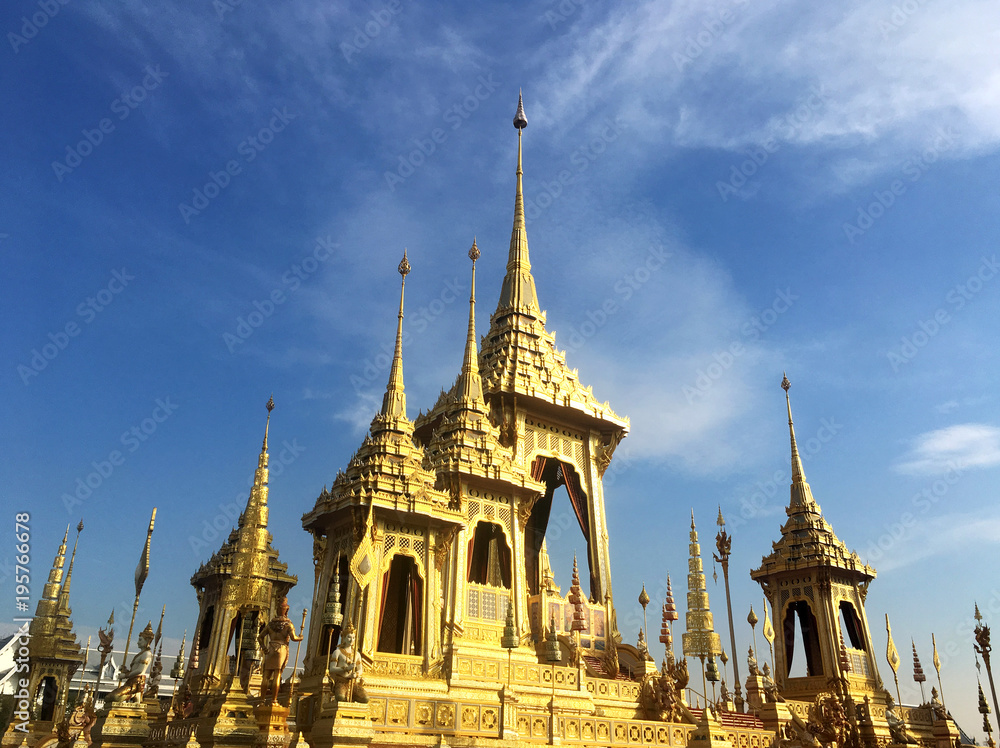 Fototapeta premium The goldren Merciful for King rama 9 - Thailand