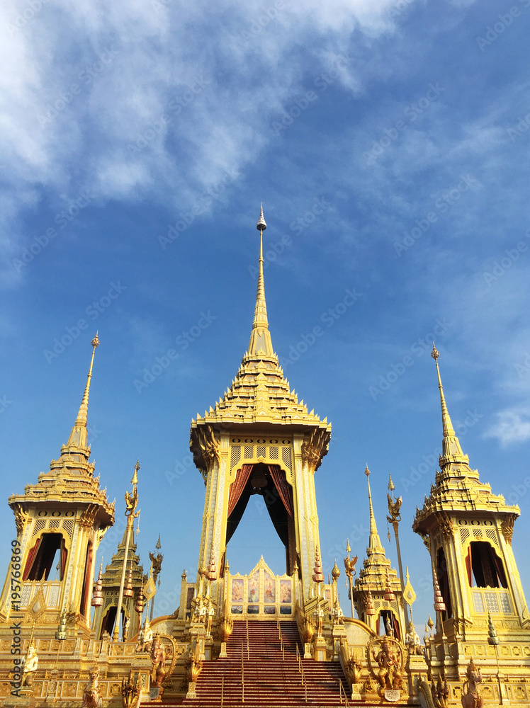Fototapeta premium The goldren Merciful for King rama 9 - Thailand