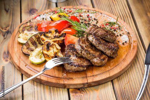 beef medallions with grilled vegetables