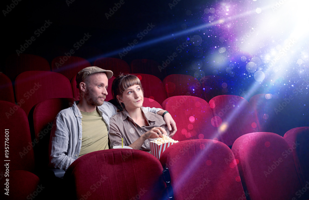 Naklejka premium Romantic couple sitting at spectacle