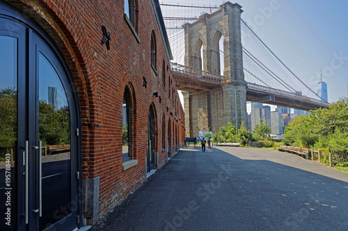 Docks et Brooklyn Bridge.