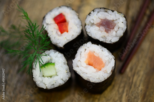 Sushi Reis Gemüse Fisch