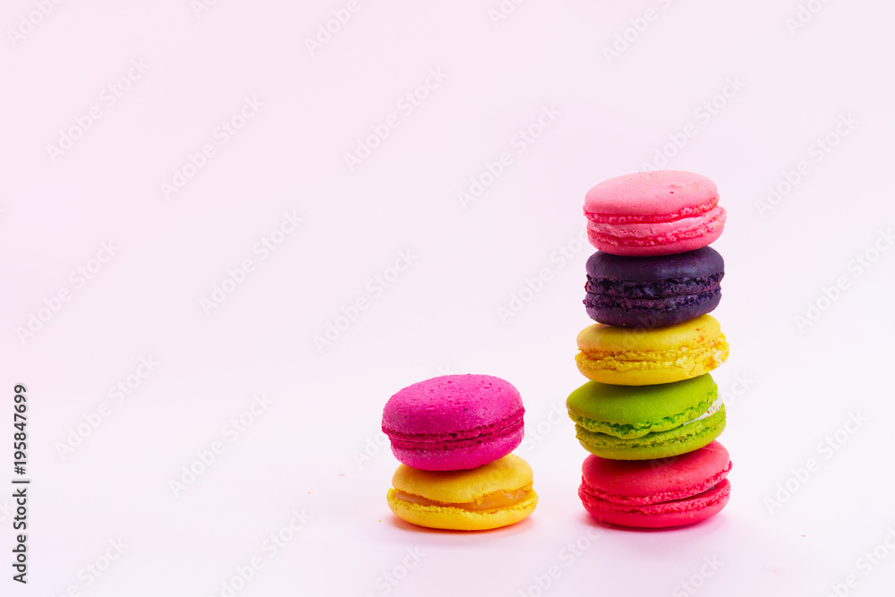 Fototapeta premium Macaroons cookies on pink