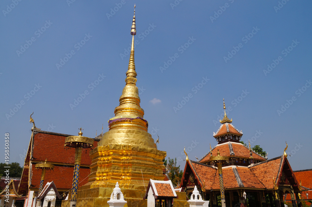 Fototapeta premium Wat Pong Sanuk Temple in Lampang, Thailand