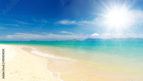 Ferien  Tourismus   Urlaub  Sommer  Sonne  Strand  Auszeit  Meer  Gl  ck  Entspannung  Meditation  Traumurlaub an einem einsamen  Karibischen Strand   