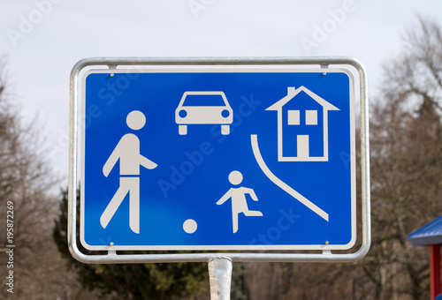 Spielstraße / Verkehrsschild Spielstraße  photo