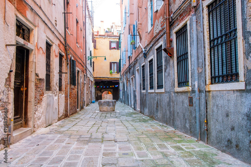 Fototapeta premium Narrow street in Venice