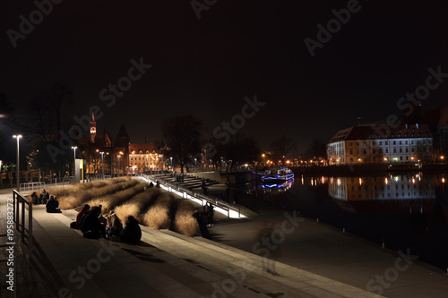 Plakat w ramie Bulwar nad rzeką Odrą we Wrocławiu.