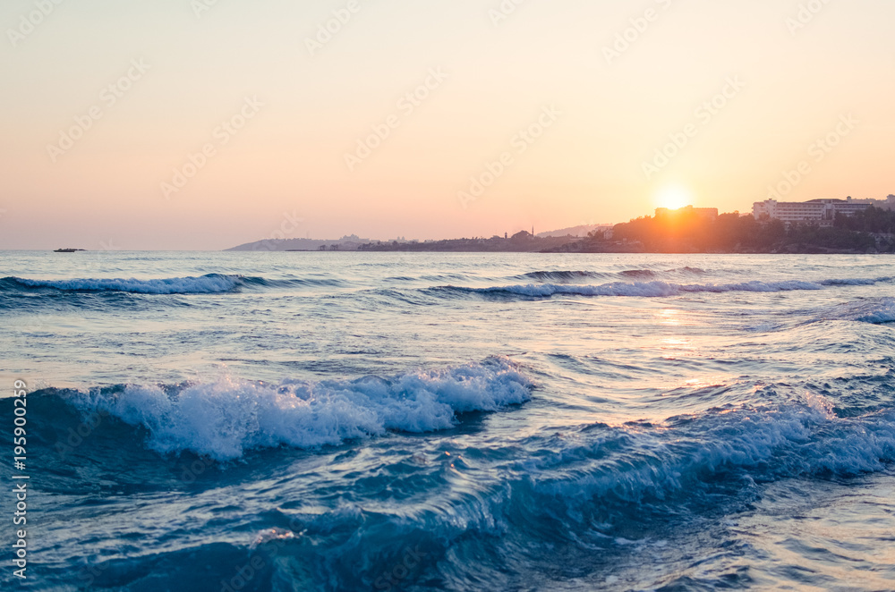 Obraz premium Sunset over sea
