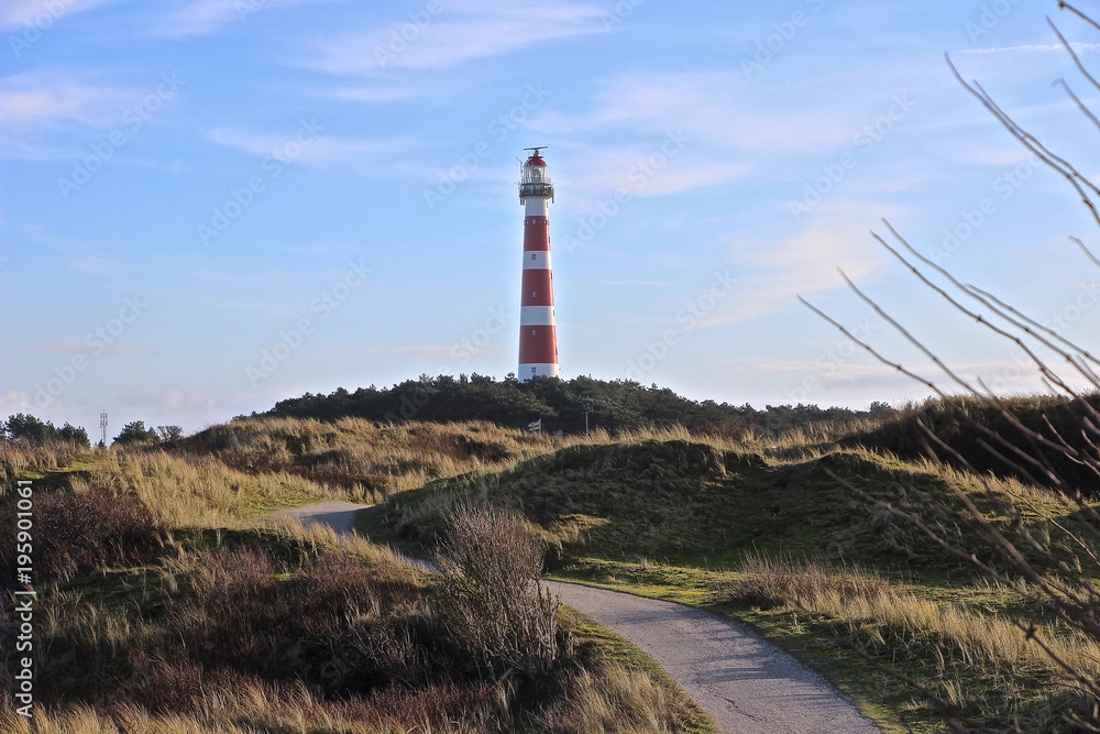 Dünenweg zum Leuchtturm auf Ameland Dünenweg zum Leuchtturm auf Ameland