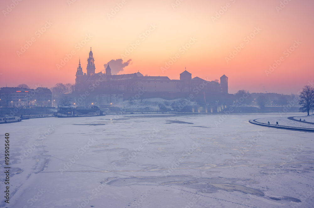 Fototapeta premium Krakow, Poland, Wawel Castle and Wawel cathedral in the winter over frozen Vistula river in the morning