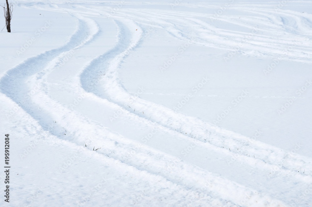 Obraz premium Car Tracks in Snow