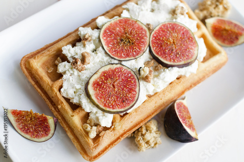wafer with ricotta and figs