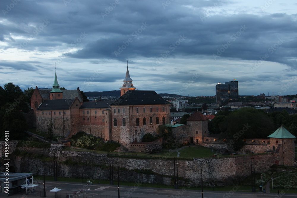 Scandinavie ville fortifiee soir