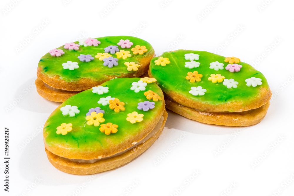 Osterwiese auf gefülltem Marzipan Cognac Gebäck Osterwiese auf gefülltem Marzipan Cognac Gebäck