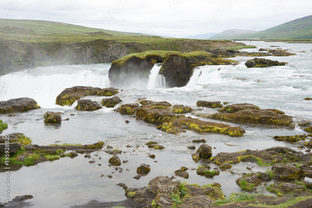 Landschaft rund um den Goðafoss - Wasserfall in Nord-Island 