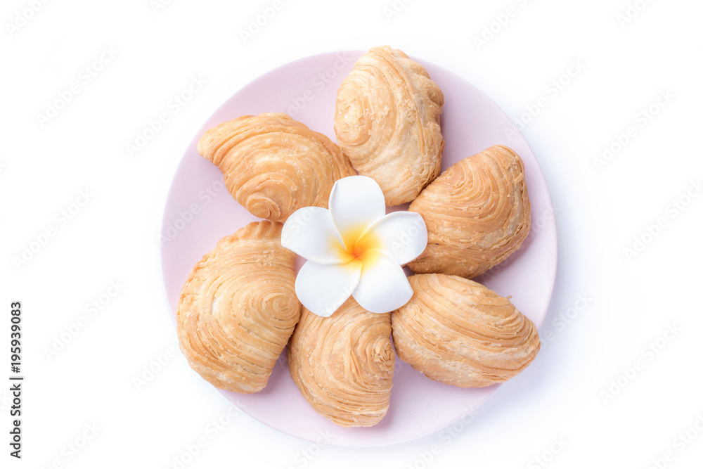 Curry puffs are a very popular snack item to have been adapted from Amphoe Muak Lek, Saraburi province in central Thailand