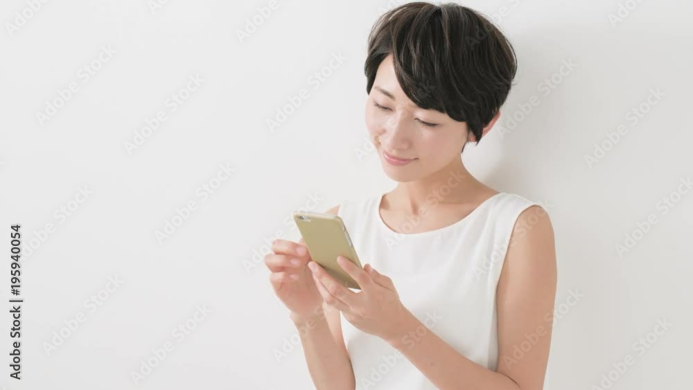 女性・スマートフォン・4K