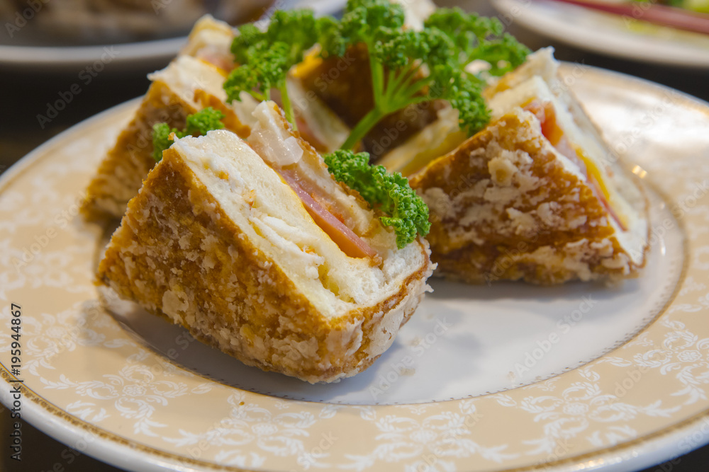 Taiwan's famous seafood restaurant, lobster sandwiches, is the restaurant's special menu, lobster and bread crispy sandwiches, Taiwan's famous seafood restaurant, lobster sandwiches, is the restaurant's special menu, lobster and bread crispy sandwiches,