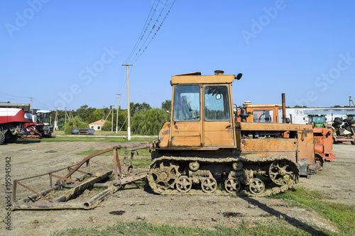 Wallpaper Mural Tractor. Agricultural machinery. Torontodigital.ca